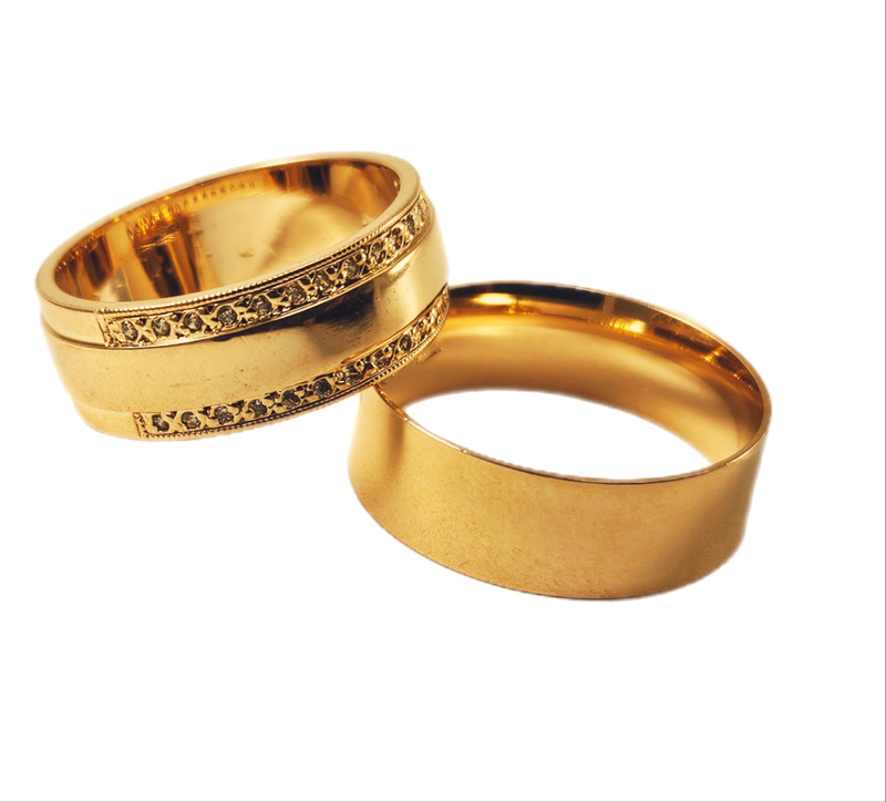 Aliança em Ouro 18k Clássica Reta com 30 Brilhantes